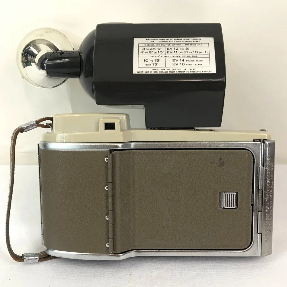 Vintage Polaroid Model 80 Land Camera With Wink Light And Flash In Case